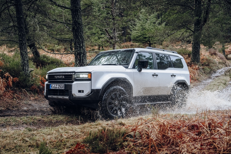 Sākta pasūtījumu pieņemšana jaunās paaudzes Toyota Land Cruiser, izziņotas cenas Latvijā