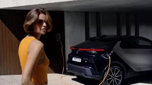 Jaunais Toyota C-HR plug in