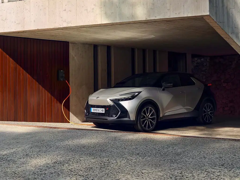 toyota-c-hr-plug-in