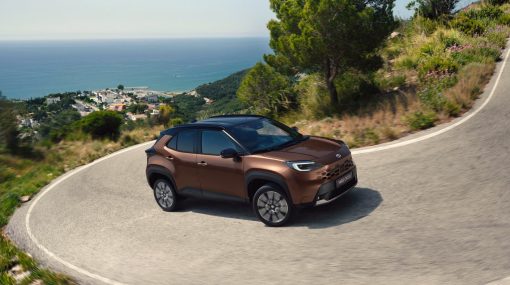 Toyota Yaris Cross uz kalnu ceļa
